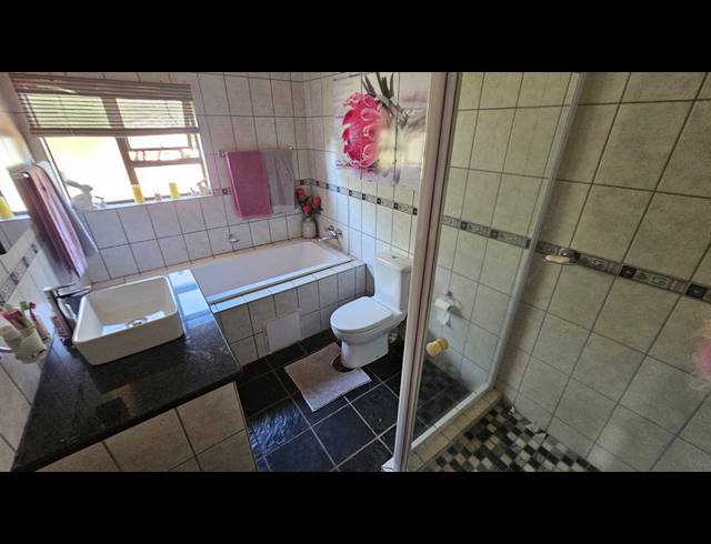 3 BEDROOM HOUSE FOR SALE IN SWARTRUGGENS